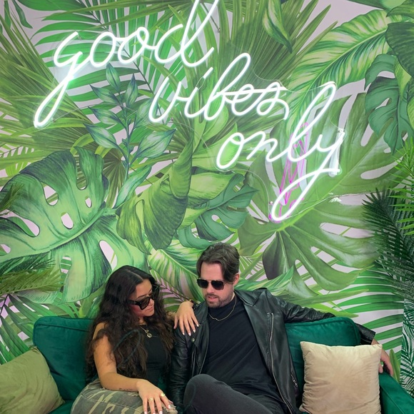 Meet your Posher, Claudia🖤 - Picture 2 of 3